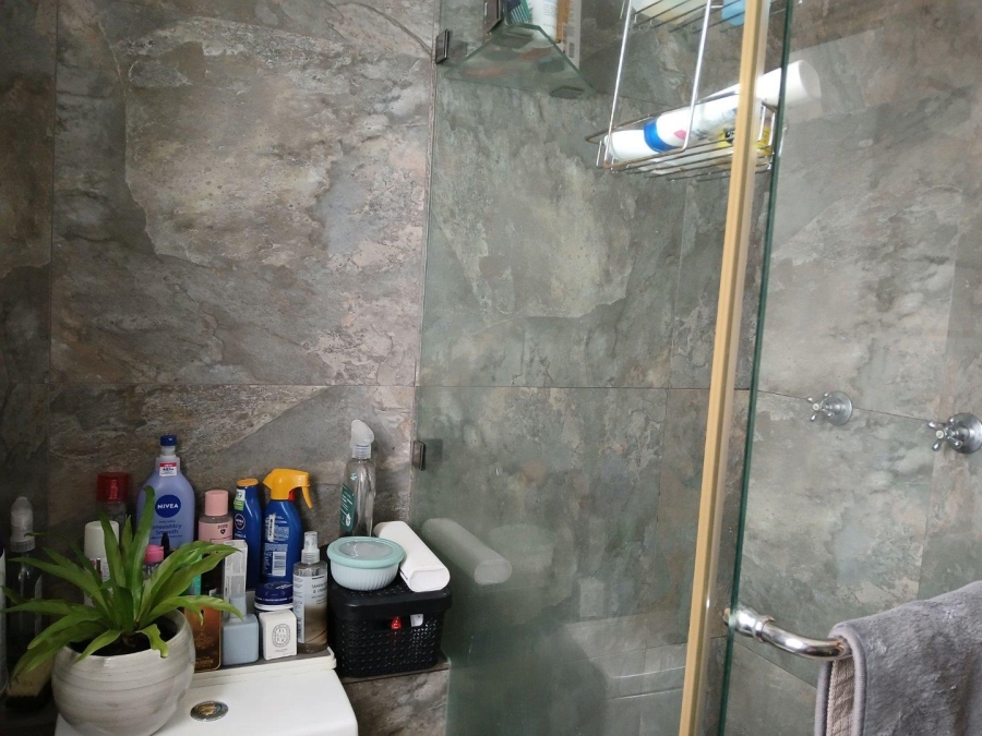 To Let 1 Bedroom Property for Rent in Vredehoek Western Cape